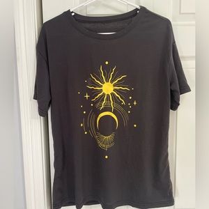 Women’s Graphic T Shirt Size M/L